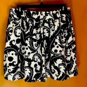 Skirt, pull-on. Banana Republic collection, 8 petite. Midnight navy and white.